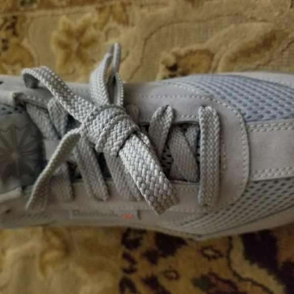 Brand New 9 1/2 Baby Blue Mesh and Suede Reeboks - Picture 6 of 7